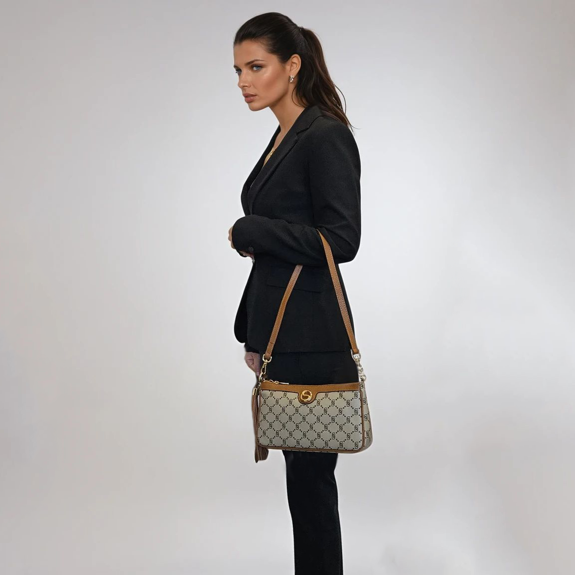 Pochette monogram con nappina e tracolla - 2020